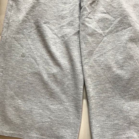 NWT LULULEMON CAN YOU FEEL THE PLEAT CROP GREY - Picture 5 of 7